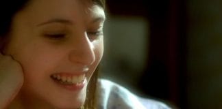 《谜一样的双眼》影评:诗一样的名字,天使的一样的美女