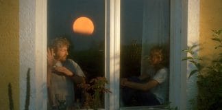 《走出寂静》详细剧情