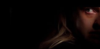 《隐形人》影评:如影随形的原始恐惧